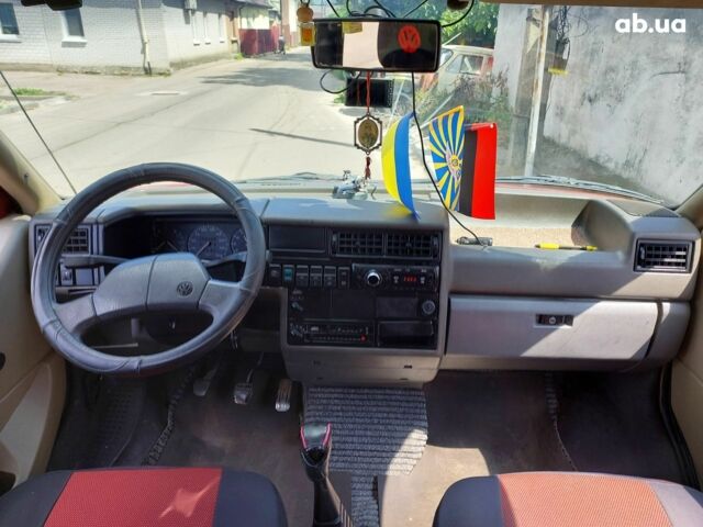 Красный Фольксваген Transporter, объемом двигателя 1.9 л и пробегом 400 тыс. км за 6400 $, фото 13 на Automoto.ua