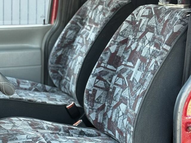 Красный Фольксваген Transporter, объемом двигателя 1.9 л и пробегом 324 тыс. км за 4500 $, фото 10 на Automoto.ua