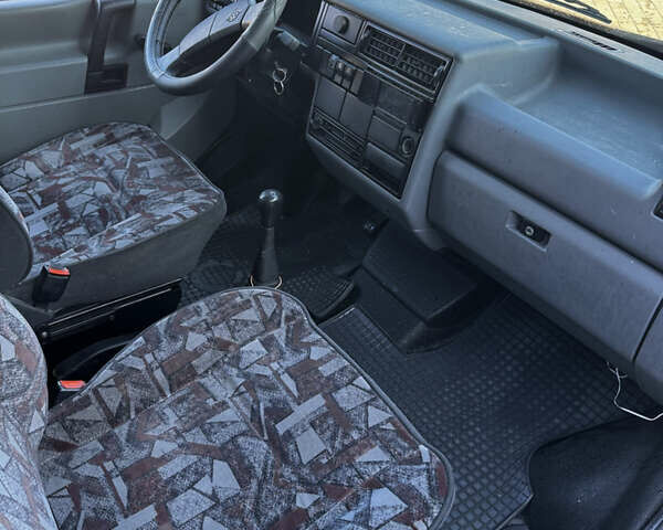 Красный Фольксваген Transporter, объемом двигателя 1.9 л и пробегом 324 тыс. км за 4500 $, фото 14 на Automoto.ua