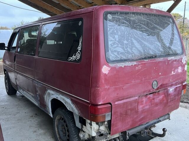 Красный Фольксваген Transporter, объемом двигателя 1.9 л и пробегом 390 тыс. км за 2900 $, фото 2 на Automoto.ua