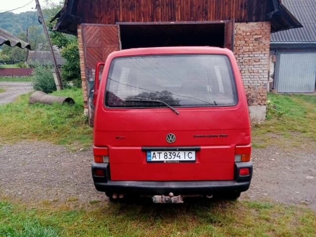Красный Фольксваген Transporter, объемом двигателя 2.5 л и пробегом 470 тыс. км за 3200 $, фото 3 на Automoto.ua