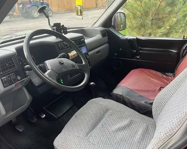 Красный Фольксваген Transporter, объемом двигателя 1.9 л и пробегом 350 тыс. км за 4650 $, фото 5 на Automoto.ua