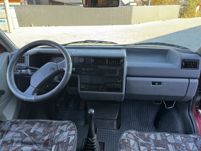 Красный Фольксваген Transporter, объемом двигателя 1.9 л и пробегом 324 тыс. км за 4500 $, фото 7 на Automoto.ua