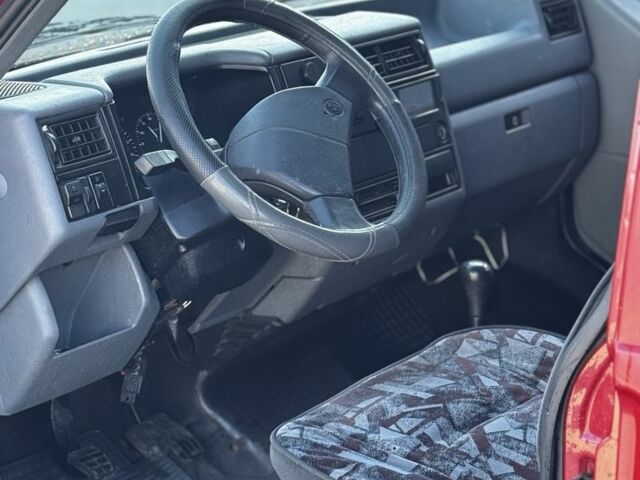 Красный Фольксваген Transporter, объемом двигателя 1.9 л и пробегом 324 тыс. км за 4500 $, фото 9 на Automoto.ua