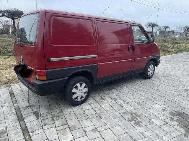 Червоний Фольксваген Transporter, об'ємом двигуна 2.4 л та пробігом 300 тис. км за 2750 $, фото 3 на Automoto.ua