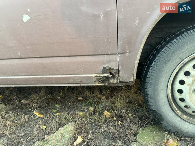 Красный Фольксваген Transporter, объемом двигателя 2.5 л и пробегом 412 тыс. км за 2375 $, фото 5 на Automoto.ua