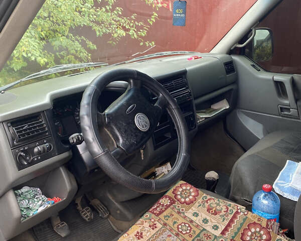 Красный Фольксваген Transporter, объемом двигателя 2.5 л и пробегом 370 тыс. км за 4800 $, фото 5 на Automoto.ua