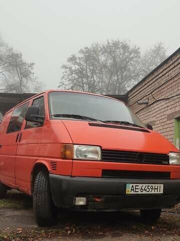 Красный Фольксваген Transporter, объемом двигателя 2.5 л и пробегом 580 тыс. км за 5200 $, фото 7 на Automoto.ua