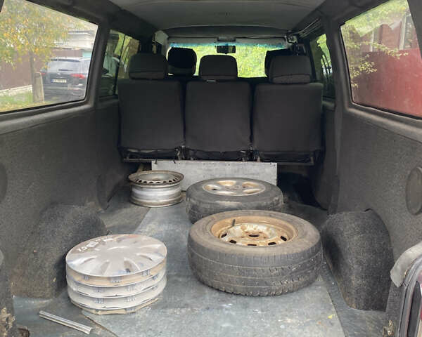 Красный Фольксваген Transporter, объемом двигателя 2.5 л и пробегом 370 тыс. км за 4800 $, фото 7 на Automoto.ua