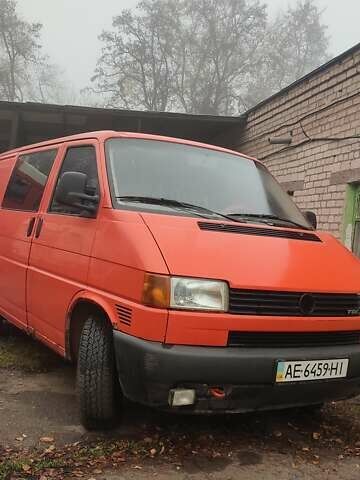 Красный Фольксваген Transporter, объемом двигателя 2.5 л и пробегом 580 тыс. км за 5200 $, фото 8 на Automoto.ua