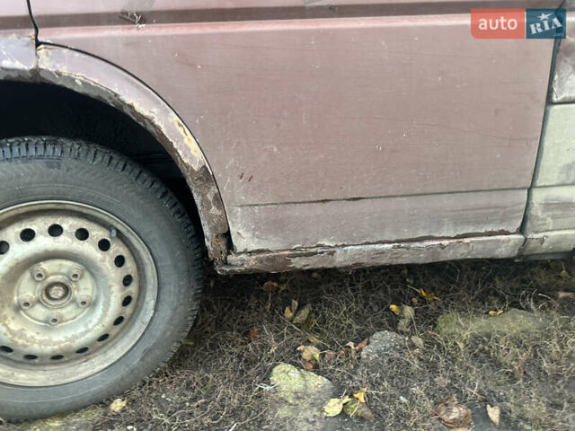 Красный Фольксваген Transporter, объемом двигателя 2.5 л и пробегом 412 тыс. км за 2375 $, фото 4 на Automoto.ua