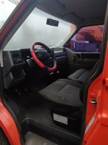 Красный Фольксваген Transporter, объемом двигателя 2.5 л и пробегом 580 тыс. км за 5200 $, фото 5 на Automoto.ua