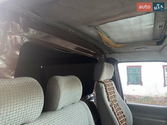 Красный Фольксваген Transporter, объемом двигателя 2.5 л и пробегом 412 тыс. км за 2375 $, фото 2 на Automoto.ua