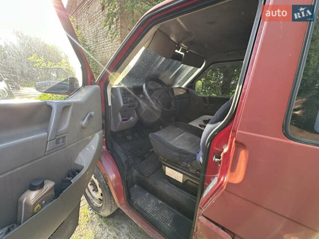 Красный Фольксваген Transporter, объемом двигателя 1.9 л и пробегом 320 тыс. км за 3300 $, фото 5 на Automoto.ua