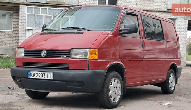 Красный Фольксваген Transporter, объемом двигателя 2.5 л и пробегом 460 тыс. км за 4400 $, фото 1 на Automoto.ua