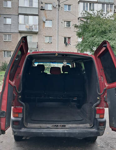 Красный Фольксваген Transporter, объемом двигателя 2.5 л и пробегом 460 тыс. км за 4400 $, фото 5 на Automoto.ua