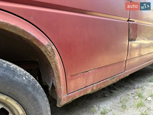 Красный Фольксваген Transporter, объемом двигателя 1.9 л и пробегом 320 тыс. км за 3300 $, фото 3 на Automoto.ua