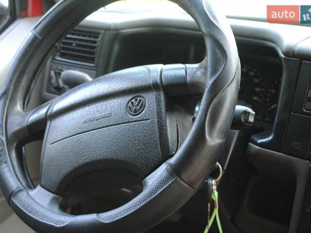 Красный Фольксваген Transporter, объемом двигателя 0 л и пробегом 608 тыс. км за 4300 $, фото 5 на Automoto.ua