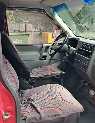 Красный Фольксваген Transporter, объемом двигателя 2.5 л и пробегом 460 тыс. км за 4400 $, фото 6 на Automoto.ua