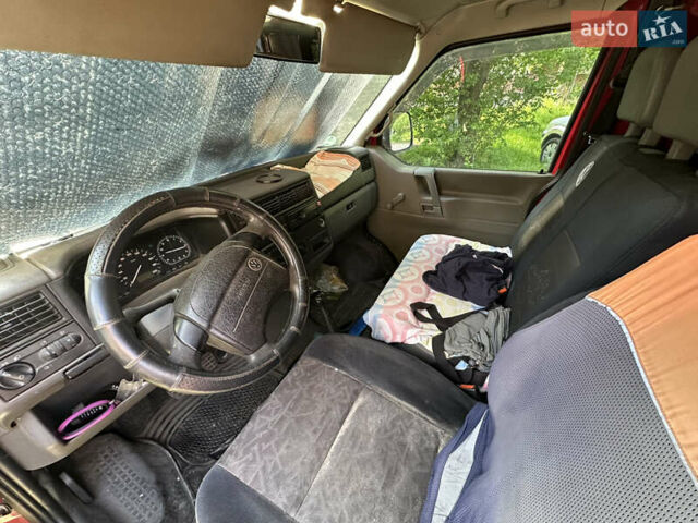 Красный Фольксваген Transporter, объемом двигателя 1.9 л и пробегом 320 тыс. км за 3300 $, фото 4 на Automoto.ua