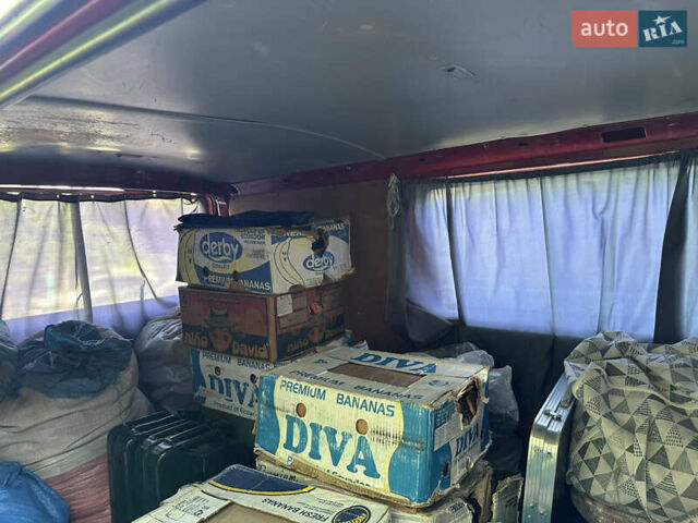 Красный Фольксваген Transporter, объемом двигателя 1.9 л и пробегом 320 тыс. км за 3300 $, фото 10 на Automoto.ua