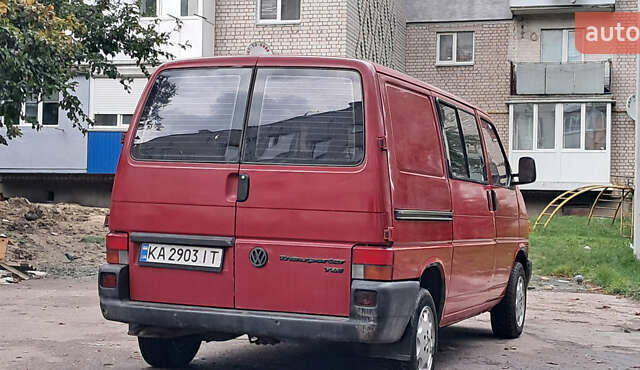 Красный Фольксваген Transporter, объемом двигателя 2.5 л и пробегом 460 тыс. км за 4400 $, фото 2 на Automoto.ua