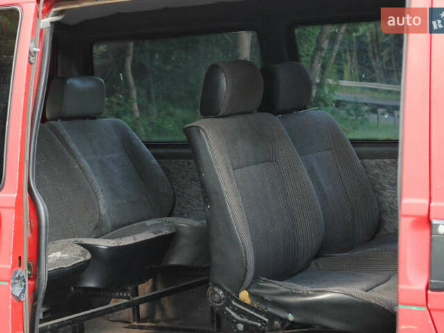 Красный Фольксваген Transporter, объемом двигателя 0 л и пробегом 608 тыс. км за 4300 $, фото 8 на Automoto.ua