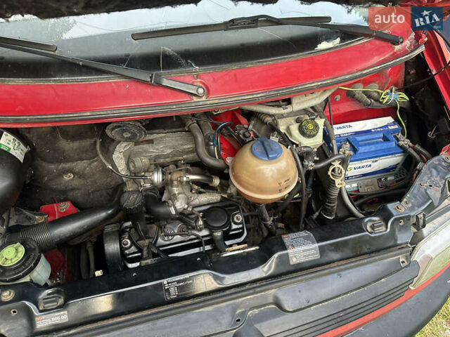 Красный Фольксваген Transporter, объемом двигателя 1.9 л и пробегом 320 тыс. км за 3300 $, фото 12 на Automoto.ua