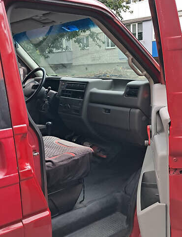 Красный Фольксваген Transporter, объемом двигателя 2.5 л и пробегом 460 тыс. км за 4400 $, фото 7 на Automoto.ua