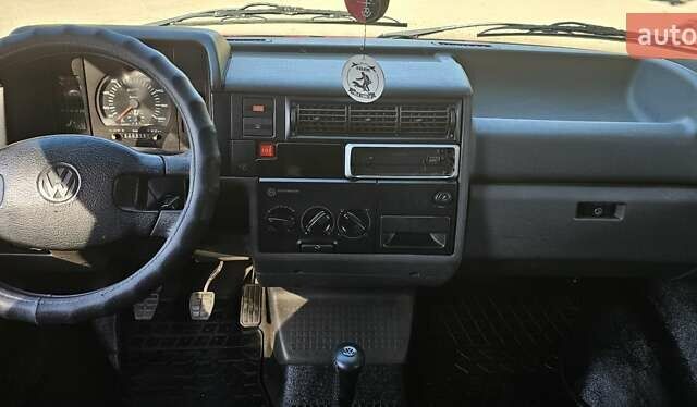 Красный Фольксваген Transporter, объемом двигателя 2.37 л и пробегом 1 тыс. км за 3400 $, фото 8 на Automoto.ua