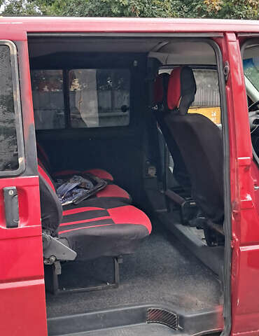 Красный Фольксваген Transporter, объемом двигателя 2.5 л и пробегом 460 тыс. км за 4400 $, фото 8 на Automoto.ua