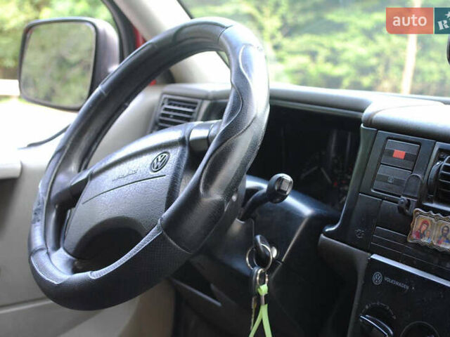 Красный Фольксваген Transporter, объемом двигателя 0 л и пробегом 608 тыс. км за 4300 $, фото 4 на Automoto.ua