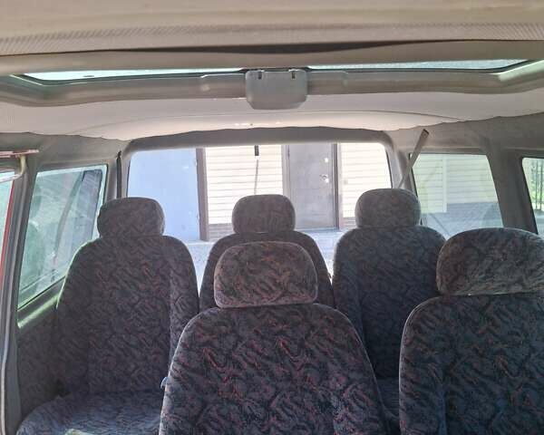 Красный Фольксваген Transporter, объемом двигателя 2.37 л и пробегом 368 тыс. км за 6000 $, фото 10 на Automoto.ua