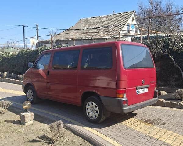 Красный Фольксваген Transporter, объемом двигателя 2.37 л и пробегом 368 тыс. км за 6000 $, фото 2 на Automoto.ua