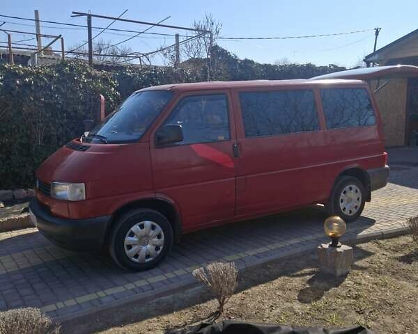 Красный Фольксваген Transporter, объемом двигателя 2.37 л и пробегом 368 тыс. км за 6000 $, фото 4 на Automoto.ua