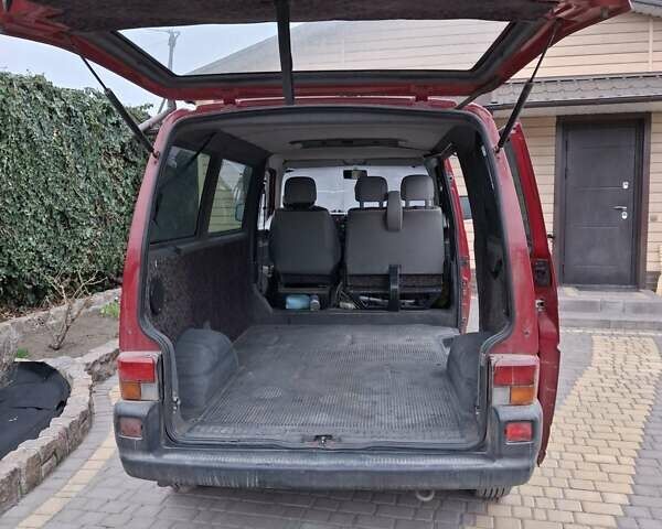 Красный Фольксваген Transporter, объемом двигателя 2.37 л и пробегом 368 тыс. км за 6000 $, фото 12 на Automoto.ua