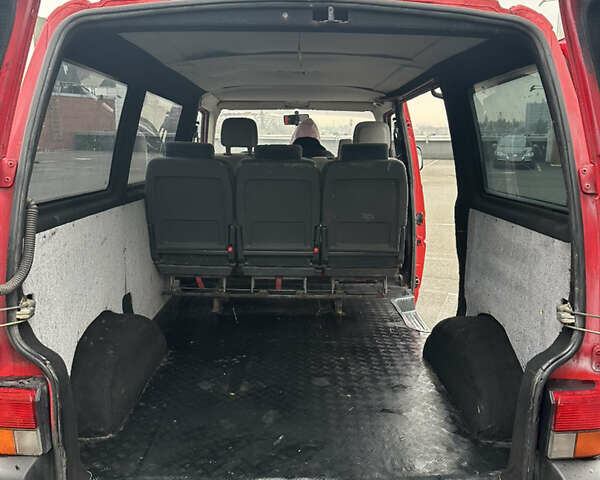 Красный Фольксваген Transporter, объемом двигателя 2.4 л и пробегом 400 тыс. км за 5500 $, фото 19 на Automoto.ua