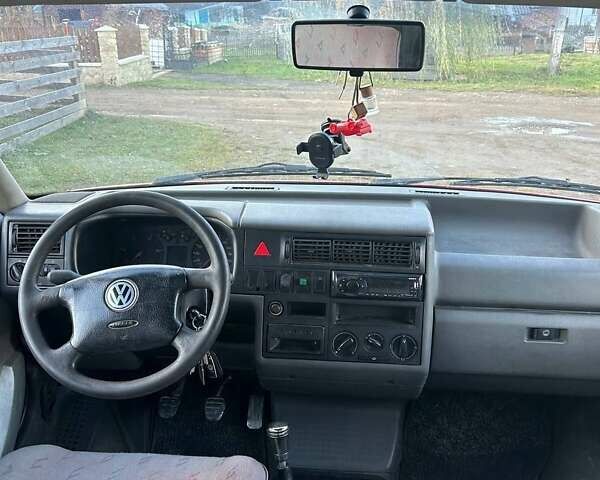 Красный Фольксваген Transporter, объемом двигателя 2.4 л и пробегом 400 тыс. км за 4600 $, фото 8 на Automoto.ua