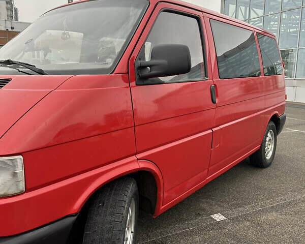 Красный Фольксваген Transporter, объемом двигателя 2.4 л и пробегом 400 тыс. км за 5500 $, фото 3 на Automoto.ua
