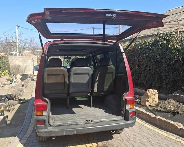 Красный Фольксваген Transporter, объемом двигателя 2.37 л и пробегом 368 тыс. км за 6000 $, фото 5 на Automoto.ua