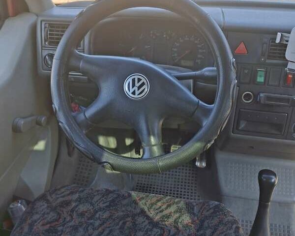 Красный Фольксваген Transporter, объемом двигателя 2.37 л и пробегом 368 тыс. км за 6000 $, фото 7 на Automoto.ua