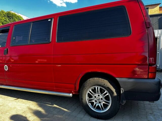 Красный Фольксваген Transporter, объемом двигателя 2.5 л и пробегом 200 тыс. км за 7700 $, фото 1 на Automoto.ua