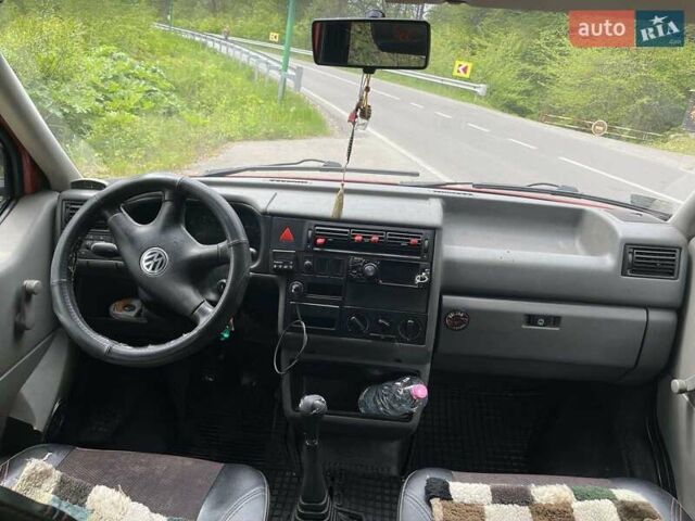 Красный Фольксваген Transporter, объемом двигателя 2.46 л и пробегом 264 тыс. км за 6800 $, фото 2 на Automoto.ua