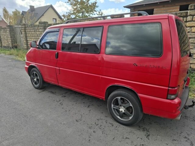 Красный Фольксваген Transporter, объемом двигателя 0 л и пробегом 295 тыс. км за 11200 $, фото 3 на Automoto.ua