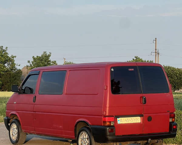 Красный Фольксваген Transporter, объемом двигателя 2.5 л и пробегом 484 тыс. км за 6300 $, фото 4 на Automoto.ua