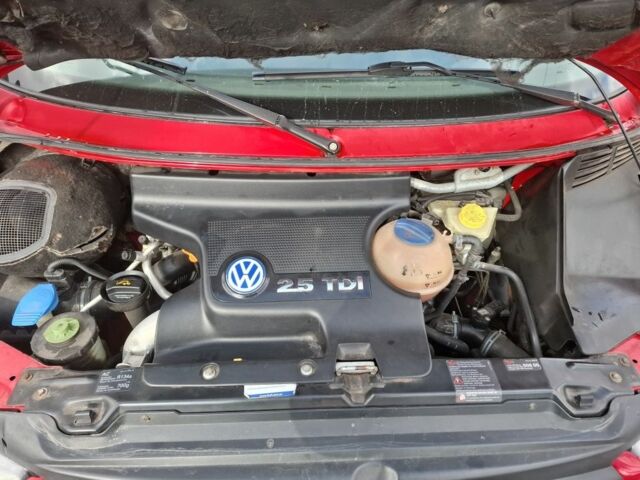 Красный Фольксваген Transporter, объемом двигателя 0 л и пробегом 295 тыс. км за 11200 $, фото 1 на Automoto.ua