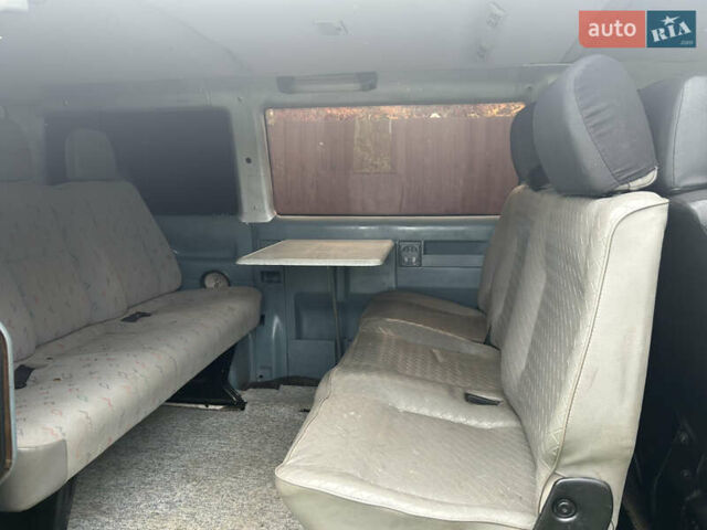 Червоний Фольксваген Transporter, об'ємом двигуна 2.5 л та пробігом 350 тис. км за 5500 $, фото 10 на Automoto.ua