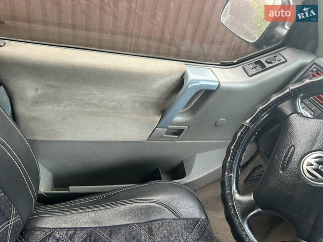 Червоний Фольксваген Transporter, об'ємом двигуна 2.5 л та пробігом 350 тис. км за 5500 $, фото 7 на Automoto.ua