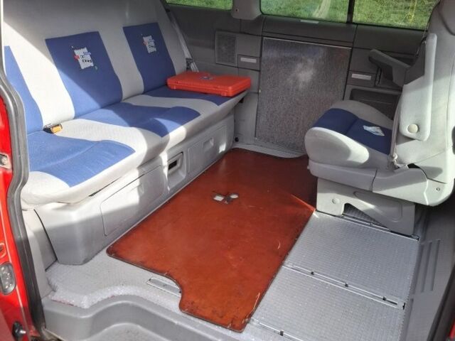 Красный Фольксваген Transporter, объемом двигателя 0 л и пробегом 295 тыс. км за 11200 $, фото 6 на Automoto.ua