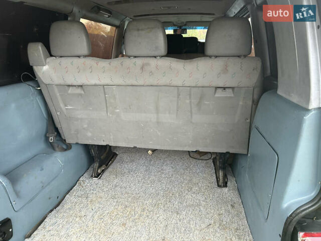 Червоний Фольксваген Transporter, об'ємом двигуна 2.5 л та пробігом 350 тис. км за 5500 $, фото 4 на Automoto.ua